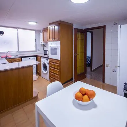 Image 4 - Carrer de Los Pedrones, 13, 46017 Valencia, Spain - Apartment for rent