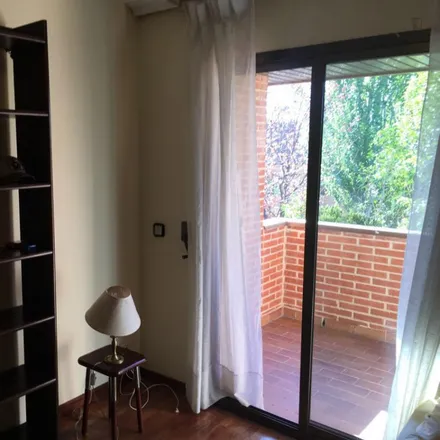 Rent this 6 bed room on Centro de patinaje in Calle Comunidad de Andalucía, 28230 Las Rozas de Madrid