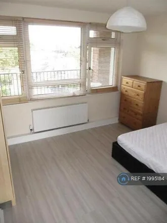 Image 4 - Primrose Court, Hydethorpe Road, London, SW12 0JH, United Kingdom - Apartment for rent