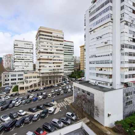 Image 4 - Centro Comercial Teteia, Rua Professor Reinaldo dos Santos, 1500-081 Lisbon, Portugal - Apartment for rent