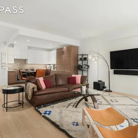 Rent this 3 bed apartment on 337 East 62nd Street in New York, NY 10065