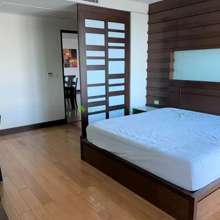 Rent this 3 bed apartment on The Horizon in Soi Sukhumvit 63, Vadhana District