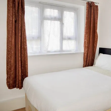 Image 4 - Limscott House, Bruce Road, Bromley-by-Bow, London, E3 3BT, United Kingdom - Apartment for rent