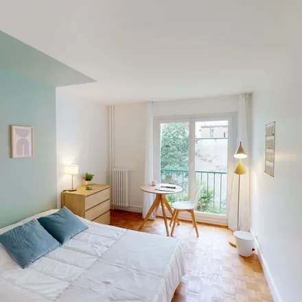Rent this 5 bed room on 32 Rue Claude Decaen in 75012 Paris, France