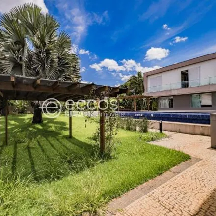 Buy this 6 bed house on Rua das Seriemas in Cidade Jardim, Uberlândia - MG