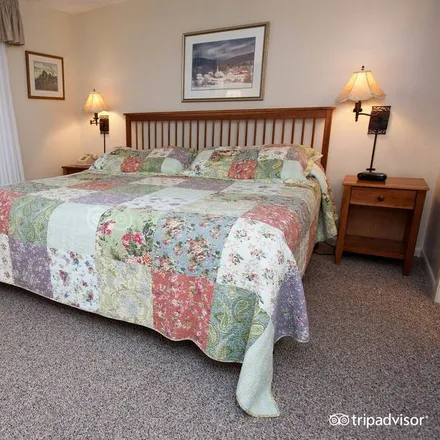 Rent this 1 bed condo on Cambridge