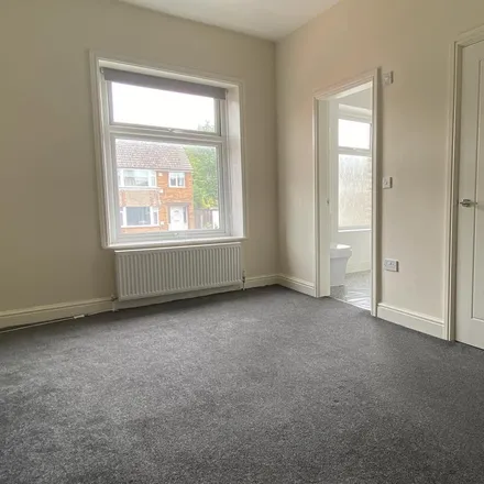 Image 9 - New Hey Road Charles Avenue, New Hey Road, Salendine Nook, HD3 4GE, United Kingdom - Townhouse for rent