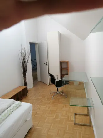Rent this 3 bed townhouse on Sürther Hauptstraße 16 in 50999 Cologne, Germany