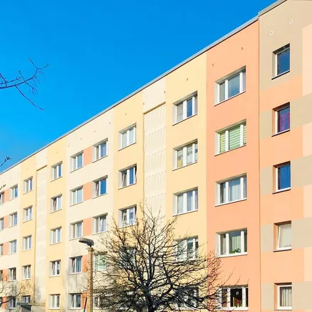 Rent this 3 bed apartment on Ufaer Straße 15 in 06128 Halle (Saale), Germany
