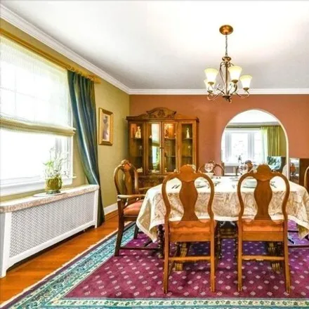 Image 4 - 33-30 149th Place, New York, NY 11354, USA - House for sale