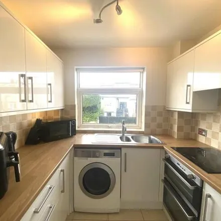 Image 5 - Western Road, Leigh on Sea, SS9 2PG, United Kingdom - Apartment for rent