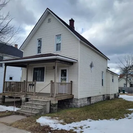 Buy this 3 bed house on 1535 Pierce Avenue in Marinette, WI 54143