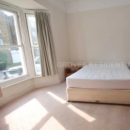 Image 3 - 53 Acacia Grove, London, KT3 3BP, United Kingdom - House for rent