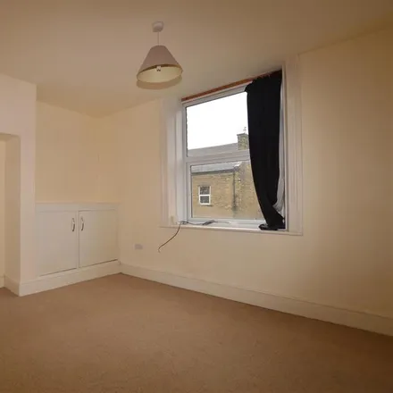 Image 5 - The Grove, Baildon, BD10 9JS, United Kingdom - Apartment for rent