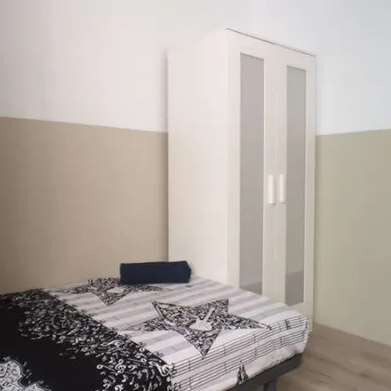 Rent this 3 bed apartment on Doña Rosa in Plaça dels Àngels, 27