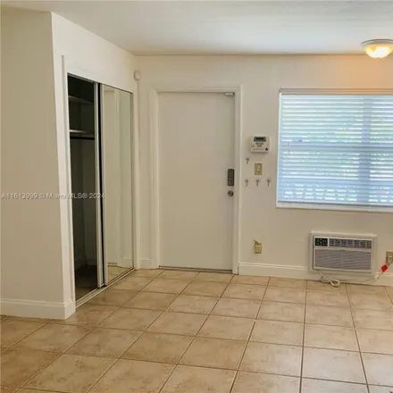 Image 5 - 715 NE 6th St Apt 8, Fort Lauderdale, Florida, 33304 - Apartment for rent