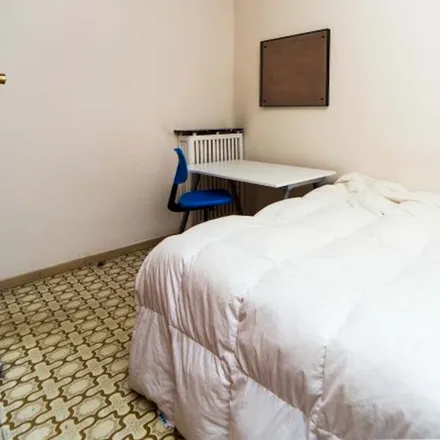 Rent this 1 bed room on Calle de Moratines in 9, 28005 Madrid