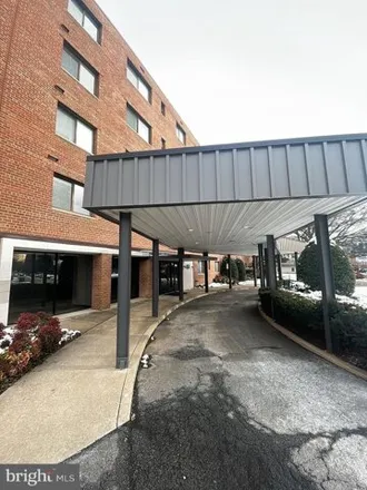 Rent this 1 bed condo on Wentworth Place in 3515 Washington Boulevard, Arlington