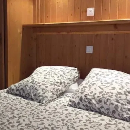 Rent this 5 bed apartment on Scouts et Guides de France - Territoire de l'Isère in 1 Rue Condillac, 38000 Grenoble