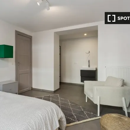 Rent this 8 bed room on Coffee Lacrosse in Boulevard Général Jacques - Generaal Jacqueslaan, 1050 Ixelles - Elsene