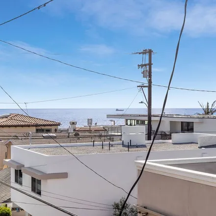 Rent this 4 bed apartment on 433 27th Street in Manhattan Beach, CA 90266