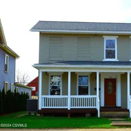 Rent this 3 bed house on Union Alley in Selinsgrove, PA 17870