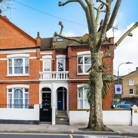Rent this 5 bed duplex on New Kings Road in Wandsworth Bridge Road, London