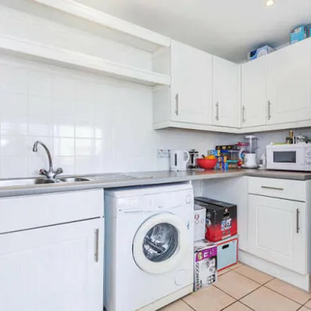 Image 7 - Crumbles Castle, Bingfield Street, London, N1 0GD, United Kingdom - Apartment for sale