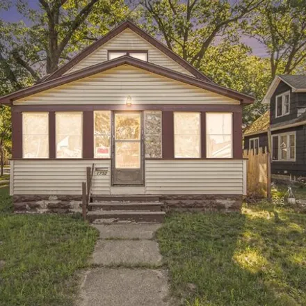 Buy this studio house on 418 East Larch Avenue in Muskegon, MI 49442