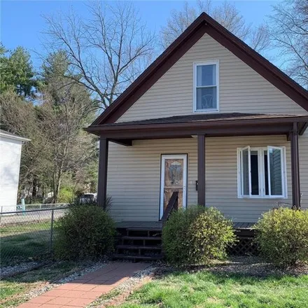 Buy this 3 bed house on 528 East Main Street in Greenville, IL 62246