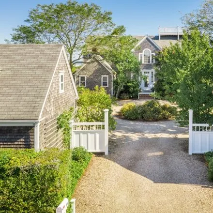 Image 1 - 33 Cliff Road, Mikas Pond, Nantucket, MA 02554, USA - House for sale