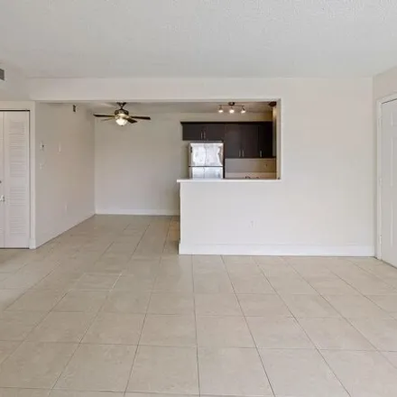 Image 5 - 347 Palm Way, Pembroke Pines, FL 33025, USA - Condo for rent