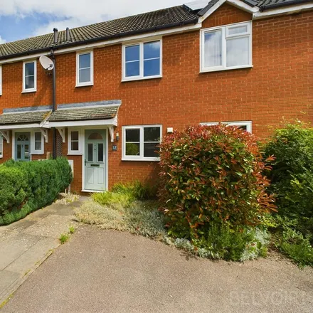 Rent this 2 bed townhouse on Hepworth Avenue in Bury St Edmunds, IP33 3XS