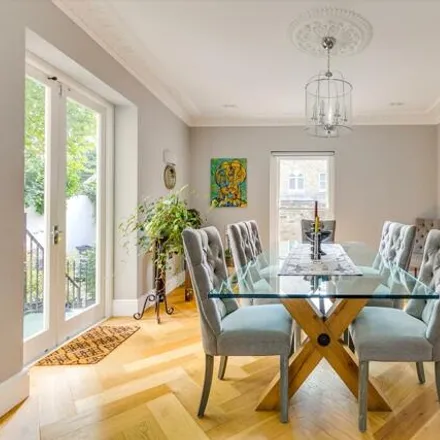 Image 3 - Crescent Grove, London, SW4 7AG, United Kingdom - Townhouse for sale