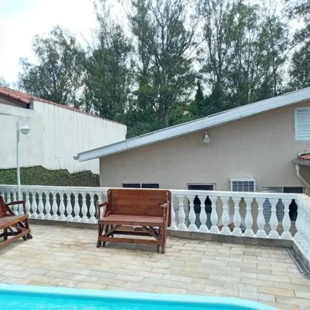 Buy this 3 bed house on Estrada Do Campo Limpo in 4062, Estrada do Campo Limpo
