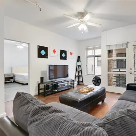 Image 2 - 711 West 26th Street, Austin, TX 78705, USA - Condo for sale