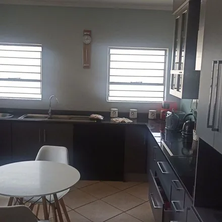 Image 2 - Summerfields, Summerstrand, Gqeberha, 6001, South Africa - Apartment for rent