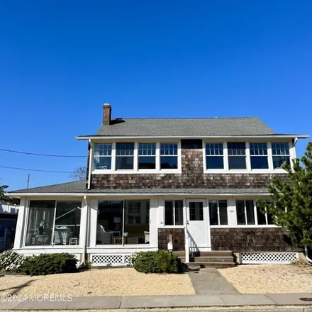 Rent this 4 bed house on 718 East Avenue in Bay Head, Ocean County