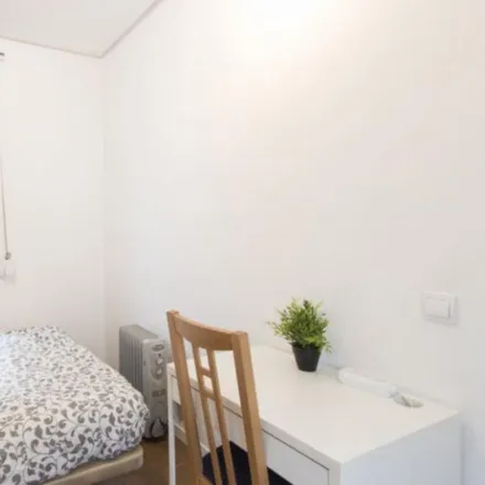 Rent this 4 bed room on Madrid in Rastro Market, Plaza de Cascorro