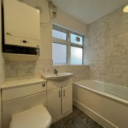 Image 2 - Louise Court, Grosvenor Road, London, E11 2HJ, United Kingdom - Apartment for rent