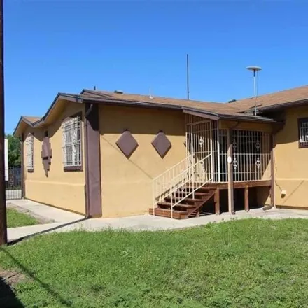 Rent this 3 bed house on 1972 Alderete Lane in Del Rio, TX 78840