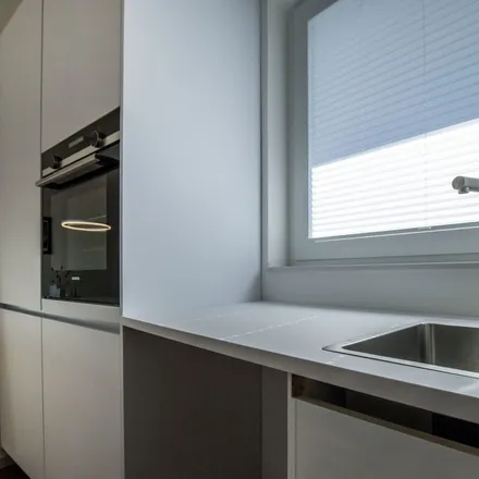 Rent this 4 bed apartment on Königin-Luise-Schule - Teilstandort Sekundarstufe II in Alte Wallgasse, 50672 Cologne