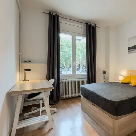 Rent this 4 bed room on Avinguda de Josep Tarradellas in 13, 17