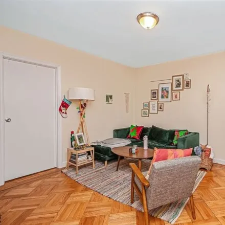 Image 3 - 22-66 Crescent Street, New York, NY 11105, USA - House for sale
