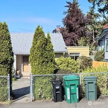 Buy this 1 bed house on 10705 Interlake Avenue North in Seattle, WA 98133