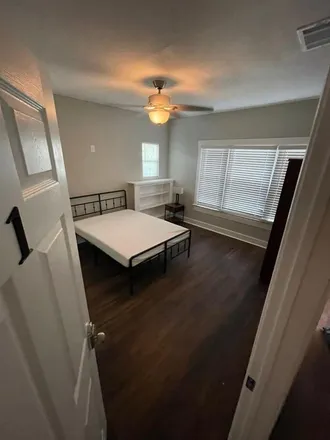 Rent this 1 bed room on San Antonio in Woodlawn Lake, US