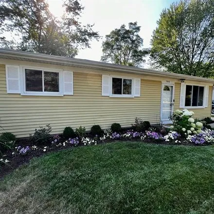 Buy this 3 bed house on 2616 Melvin Avenue in Rochester Hills, MI 48307