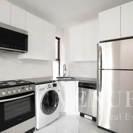 Image 6 - 1721 East 8th Street, New York, NY 11223, USA - House for rent