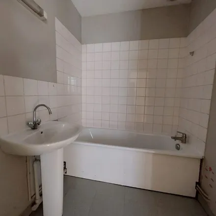 Rent this 2 bed apartment on 97 Rue de la Coutelière in 86000 Poitiers, France
