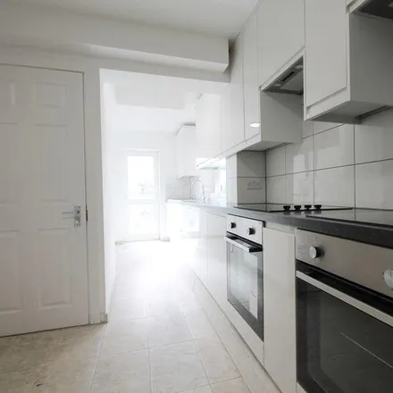 Rent this 6 bed house on Leacroft Close in London, UB7 8AQ